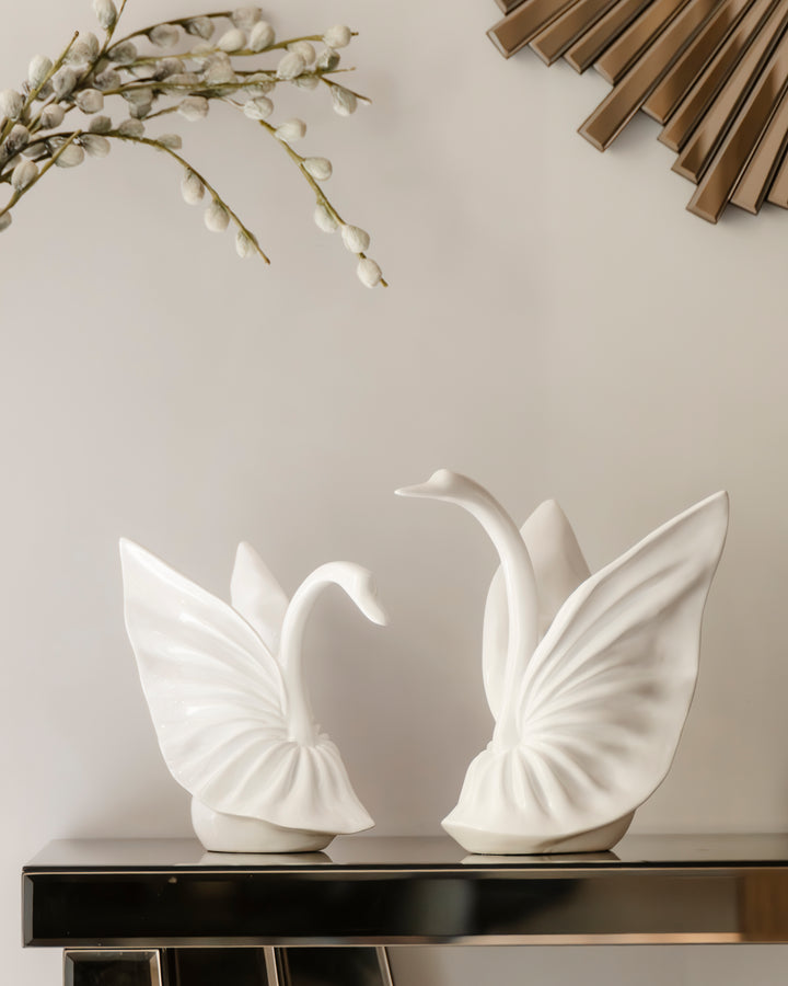 SNOWY GRACE - SWAN showpiece