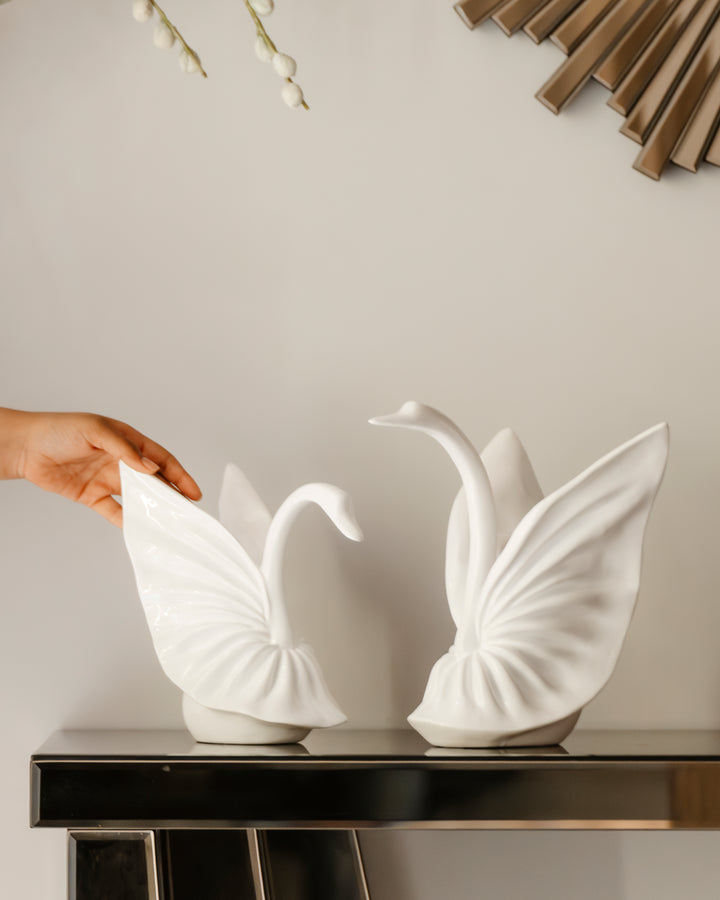 SNOWY GRACE - SWAN showpiece