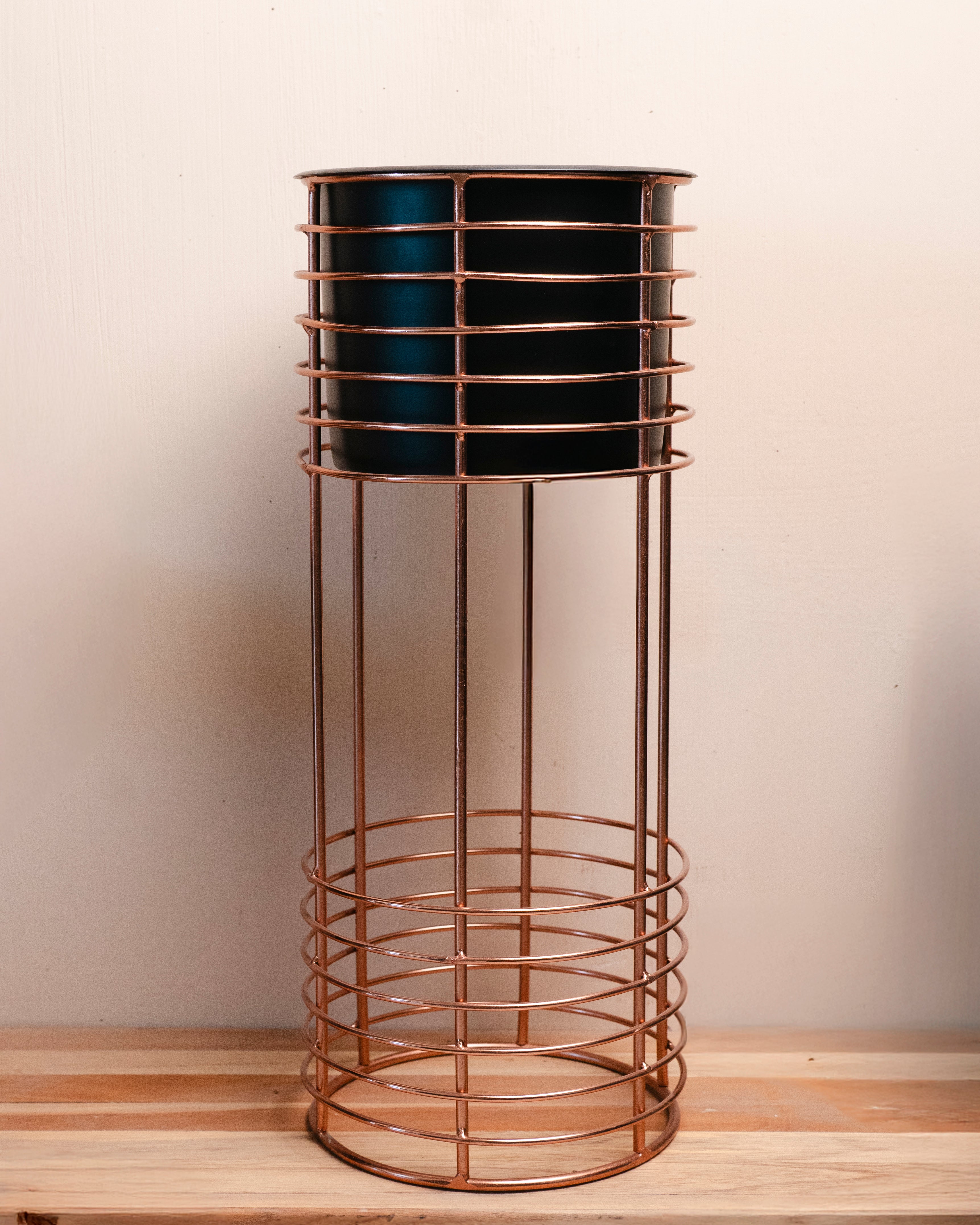 SLEEK PLANTER - PLANTER