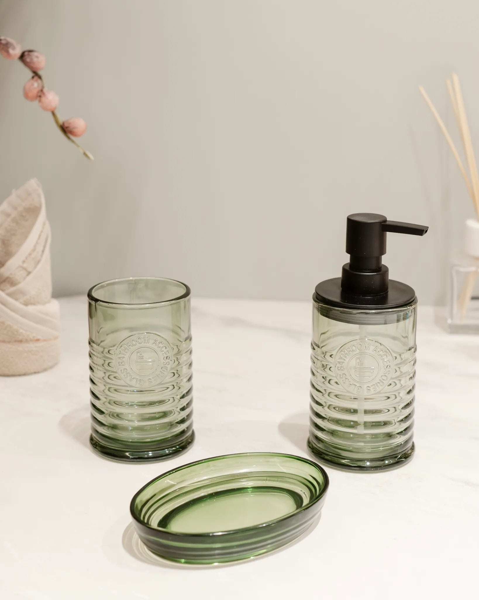 GLEAMING GLASS  - BATHROOM SET