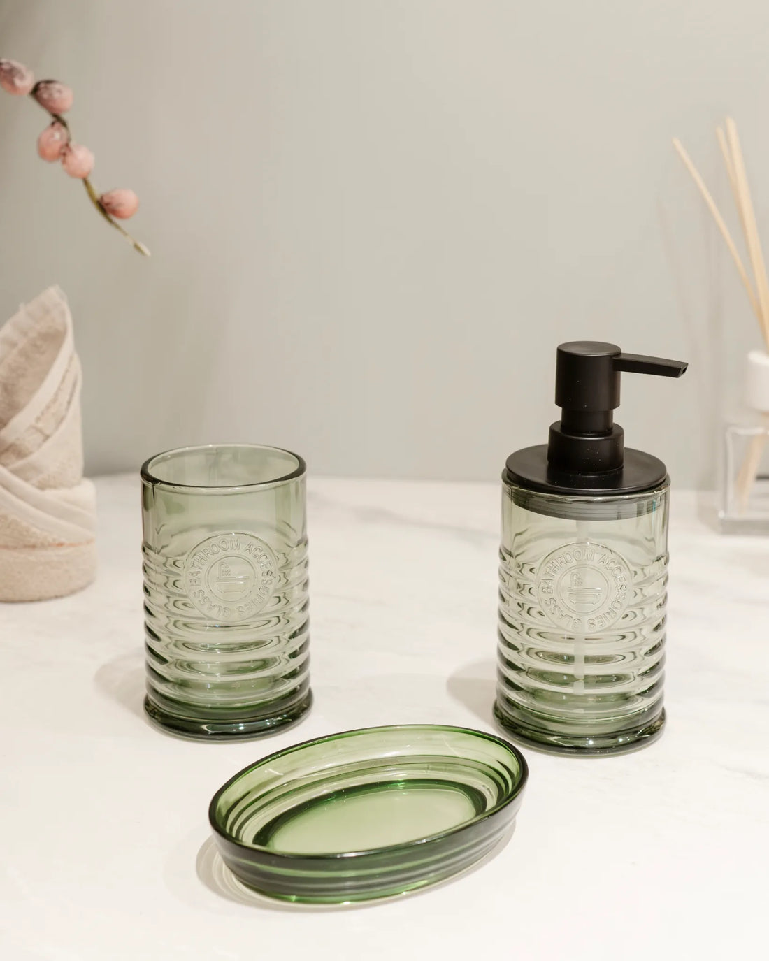 GLEAMING GLASS  - BATHROOM SET