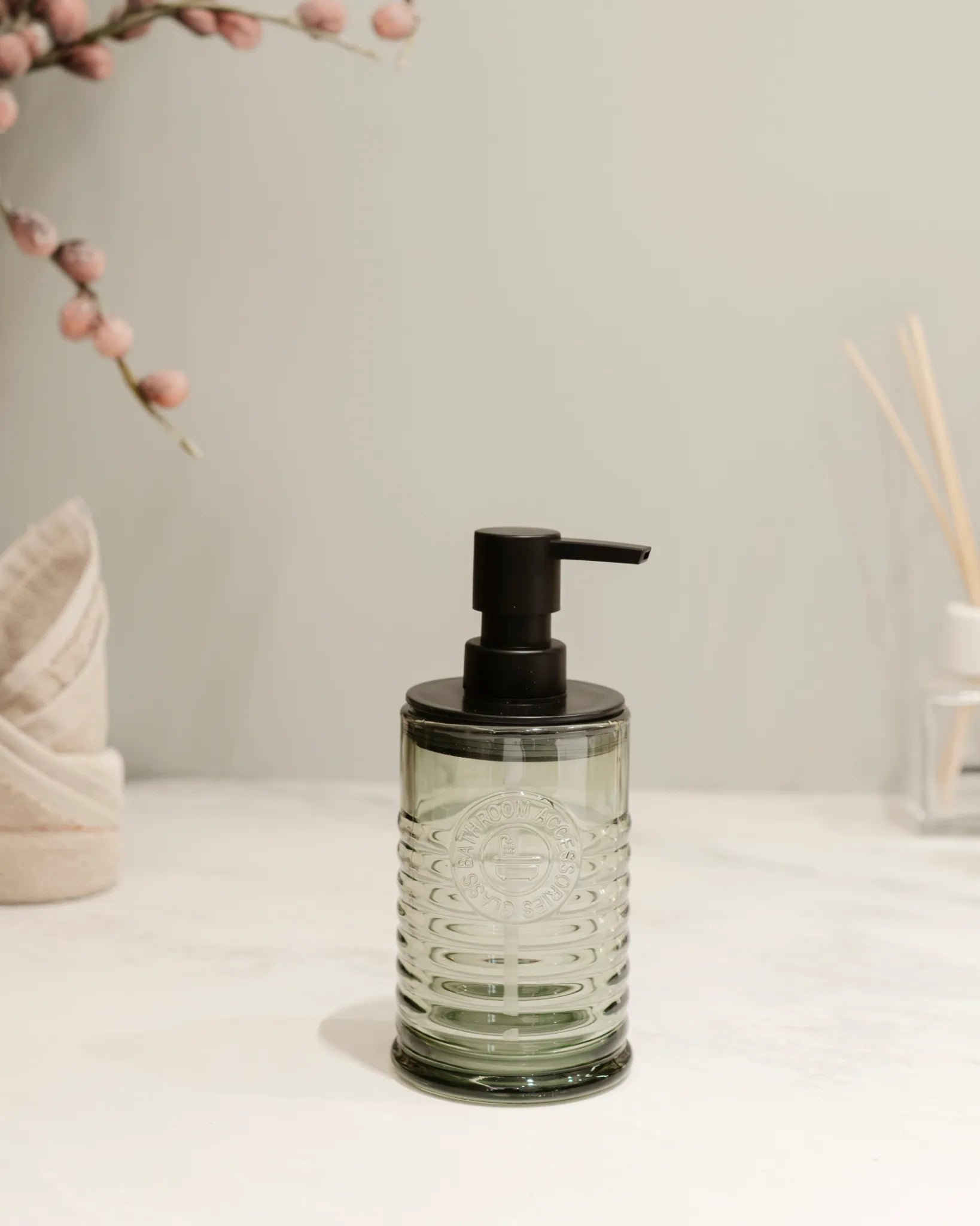 GLEAMING GLASS  - BATHROOM SET