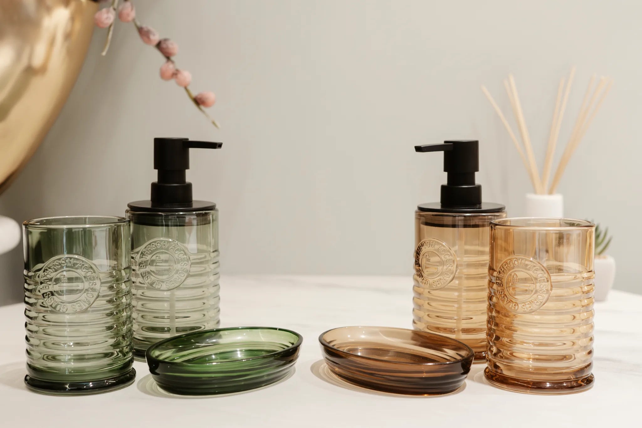 GLEAMING GLASS  - BATHROOM SET