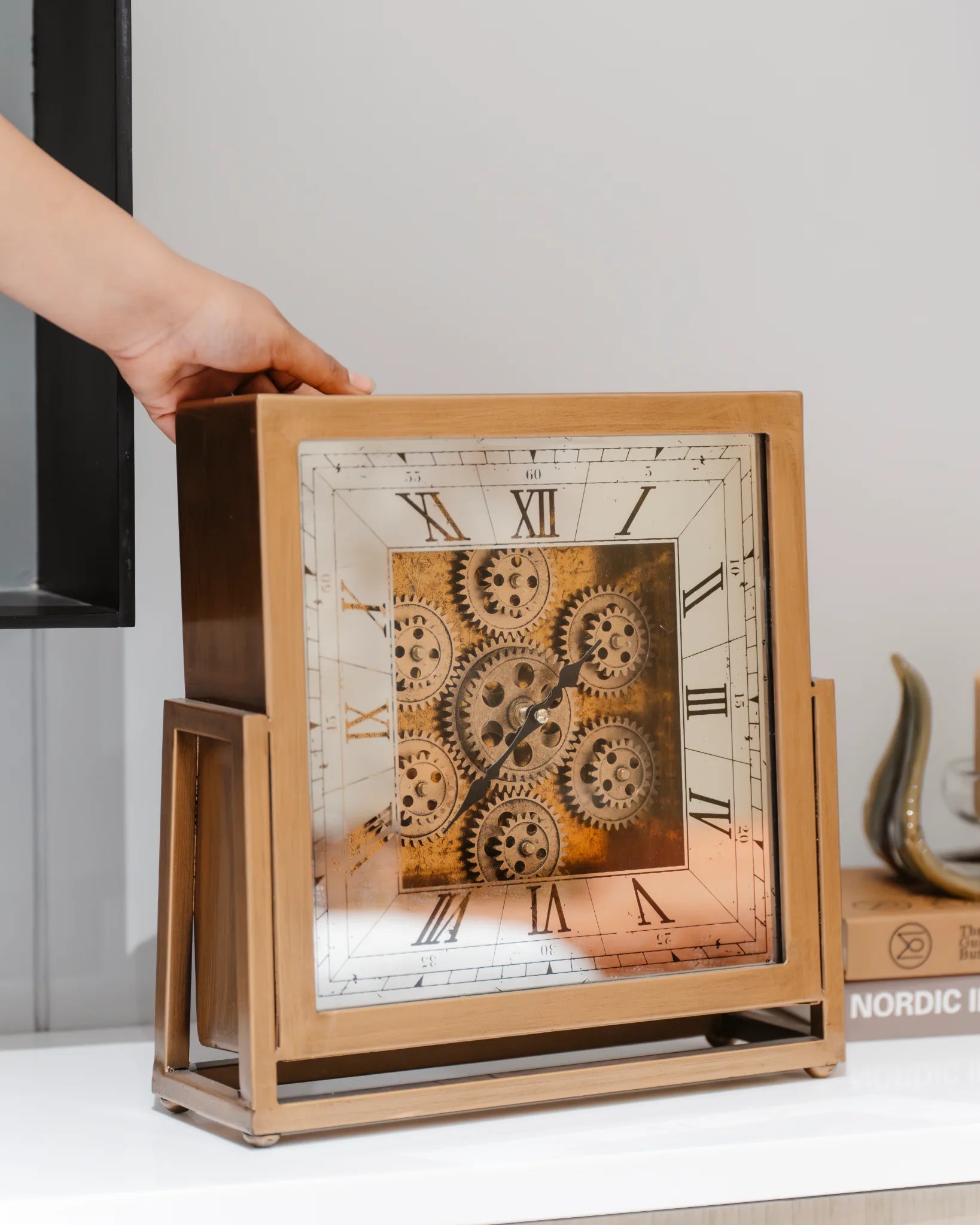 GOLDEN HOUR - Ana clock