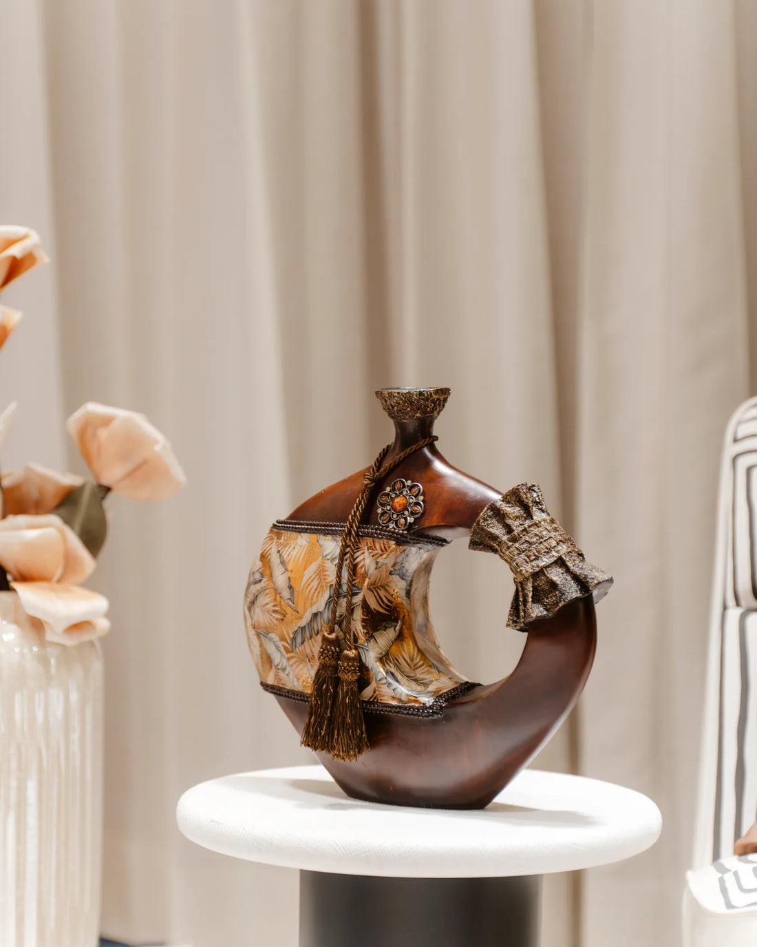 KOREAN ELEGANCE - KOREAN VASE