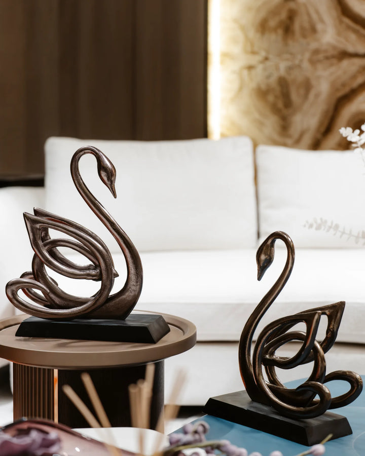 METALLIC GLIDE  - Swan Metal Showpiece