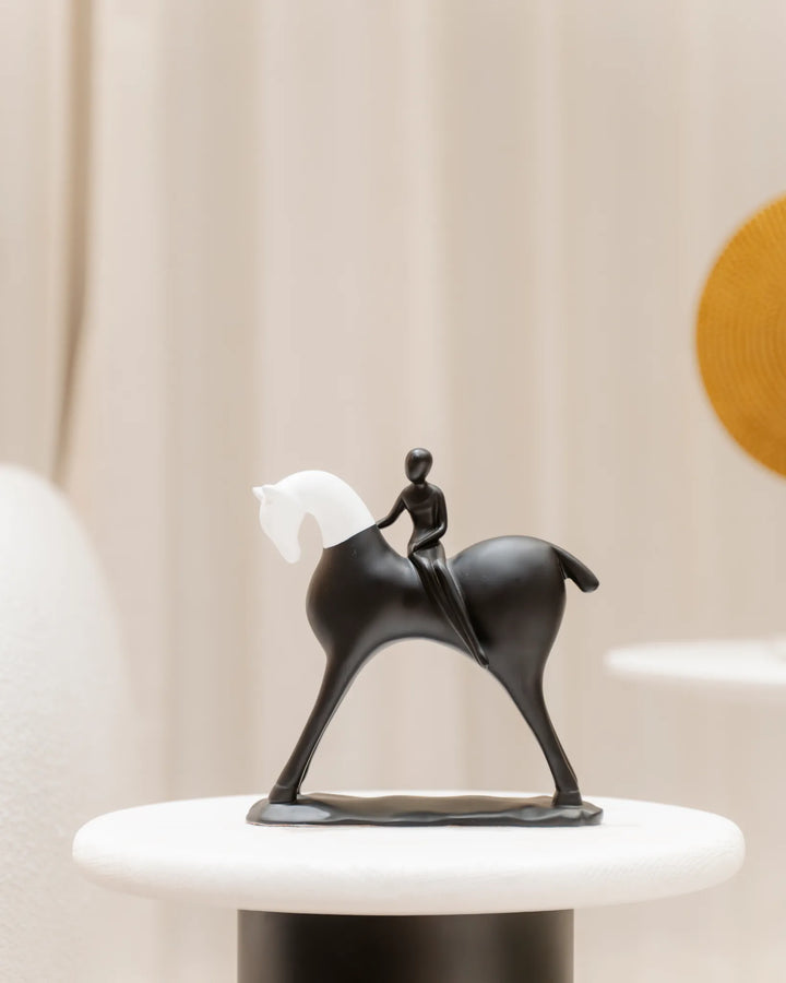 THE MIDNIGHT RIDER - Horse Showpiece