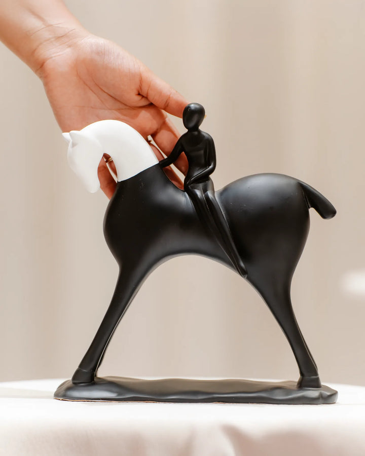 THE MIDNIGHT RIDER - Horse Showpiece