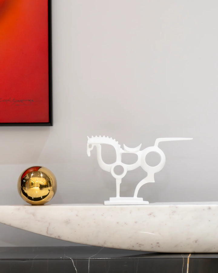 THE WHITE GALLOP - White Horse Showpiece